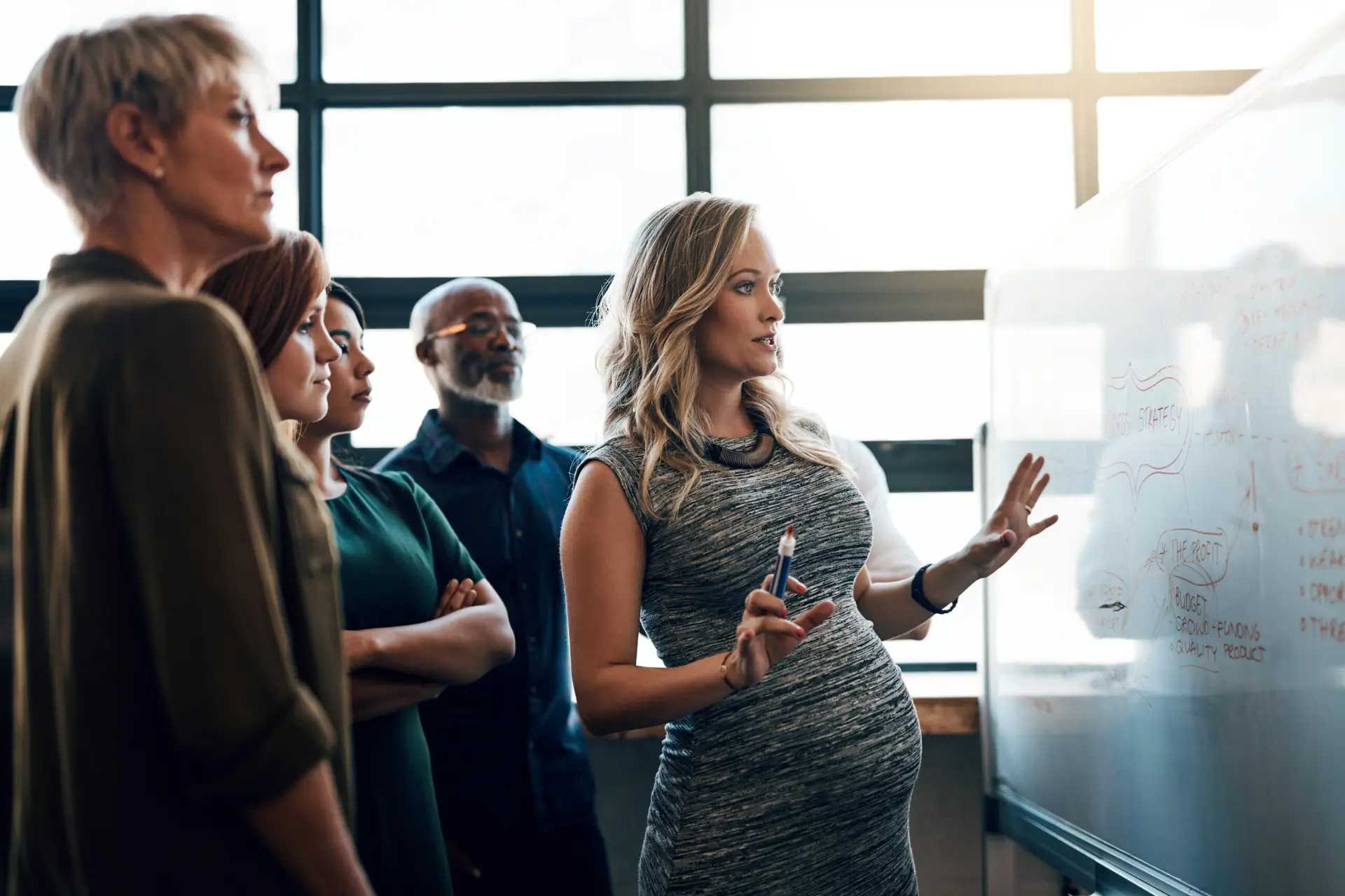 Making her team is informed before she goes on maternity leave