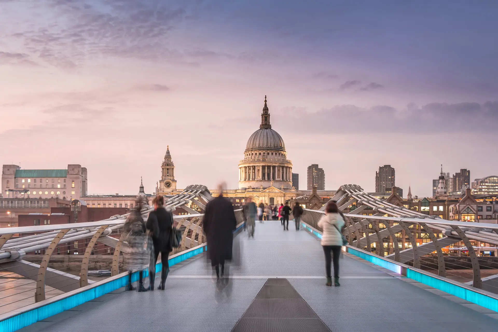 Symmetry on the Millennium Bridge to the St Paul's Cathedral