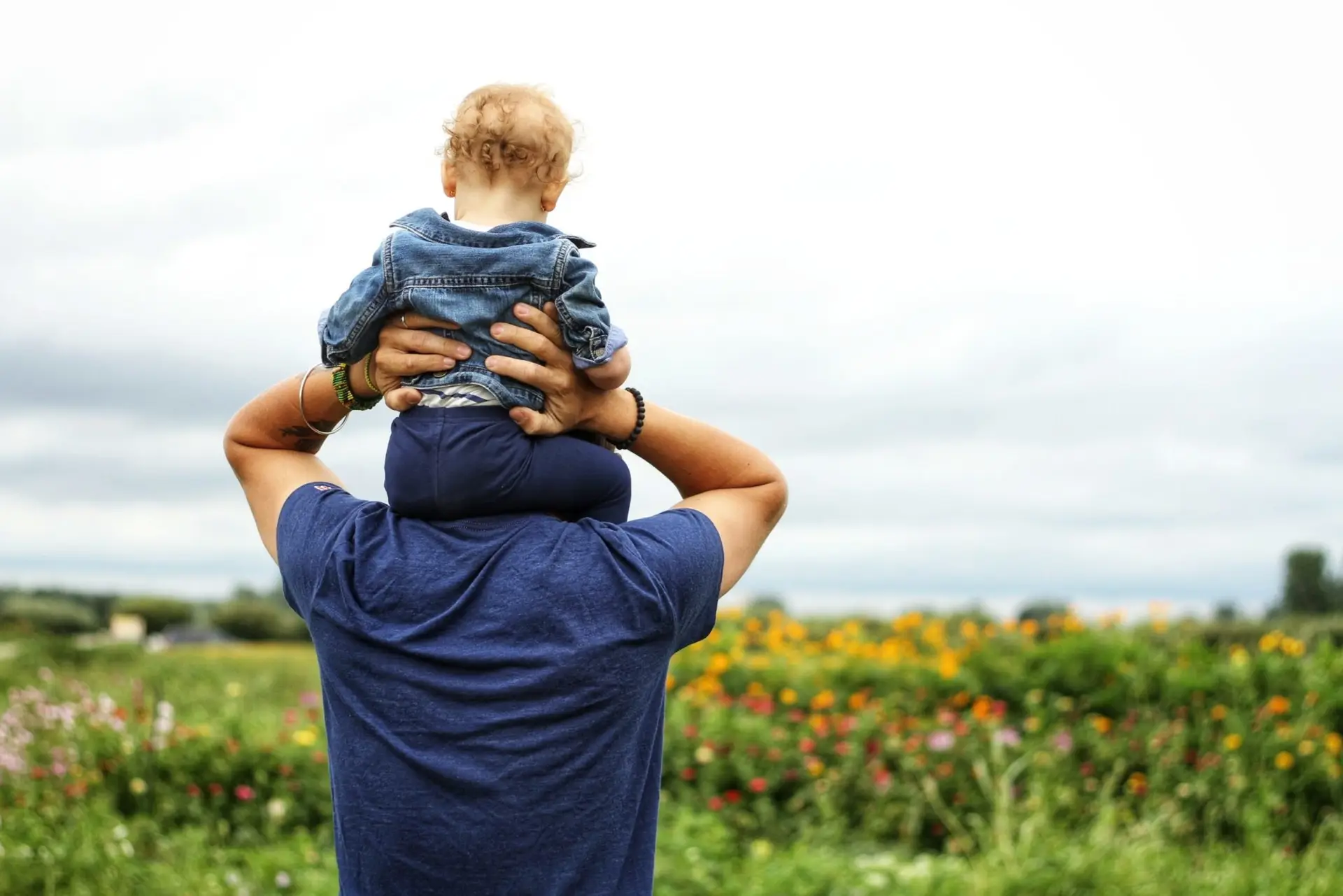 baby-sitting-on-man-s-shoulder-1497394-scaled-1