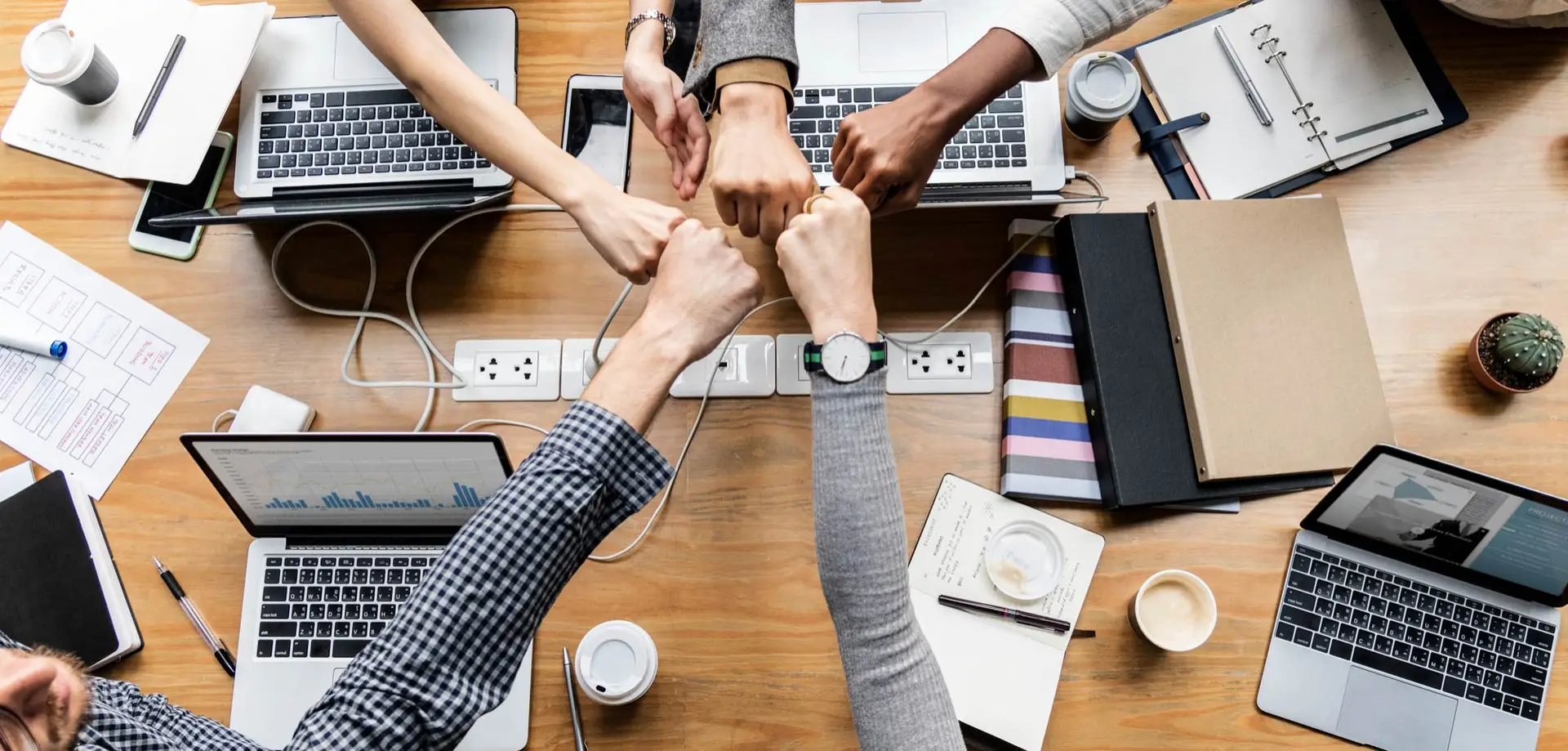colleagues-giving-fist-bump-working-4-day-week