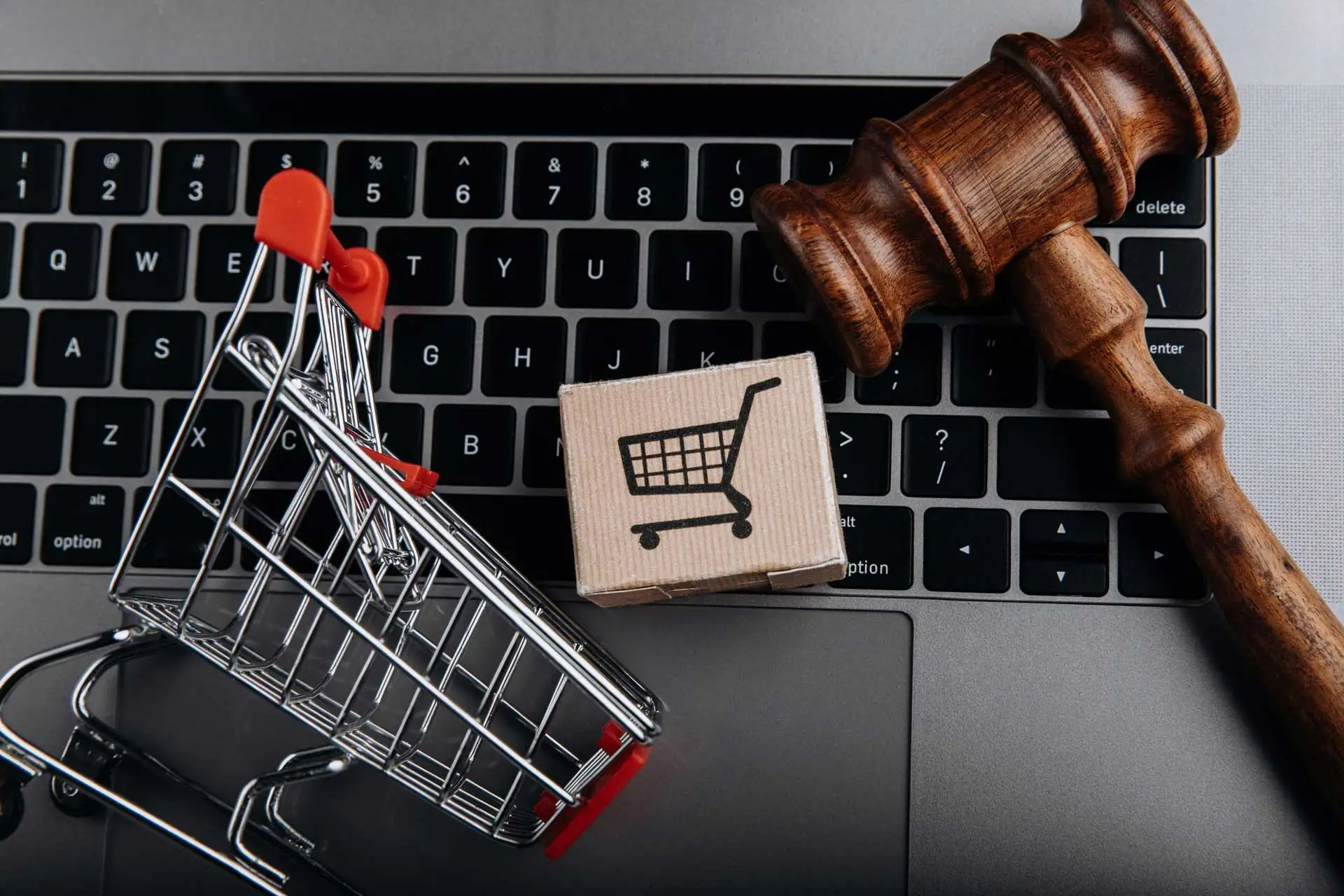 consumer-right-concept-judge-gavel-grocery-cart-card-box