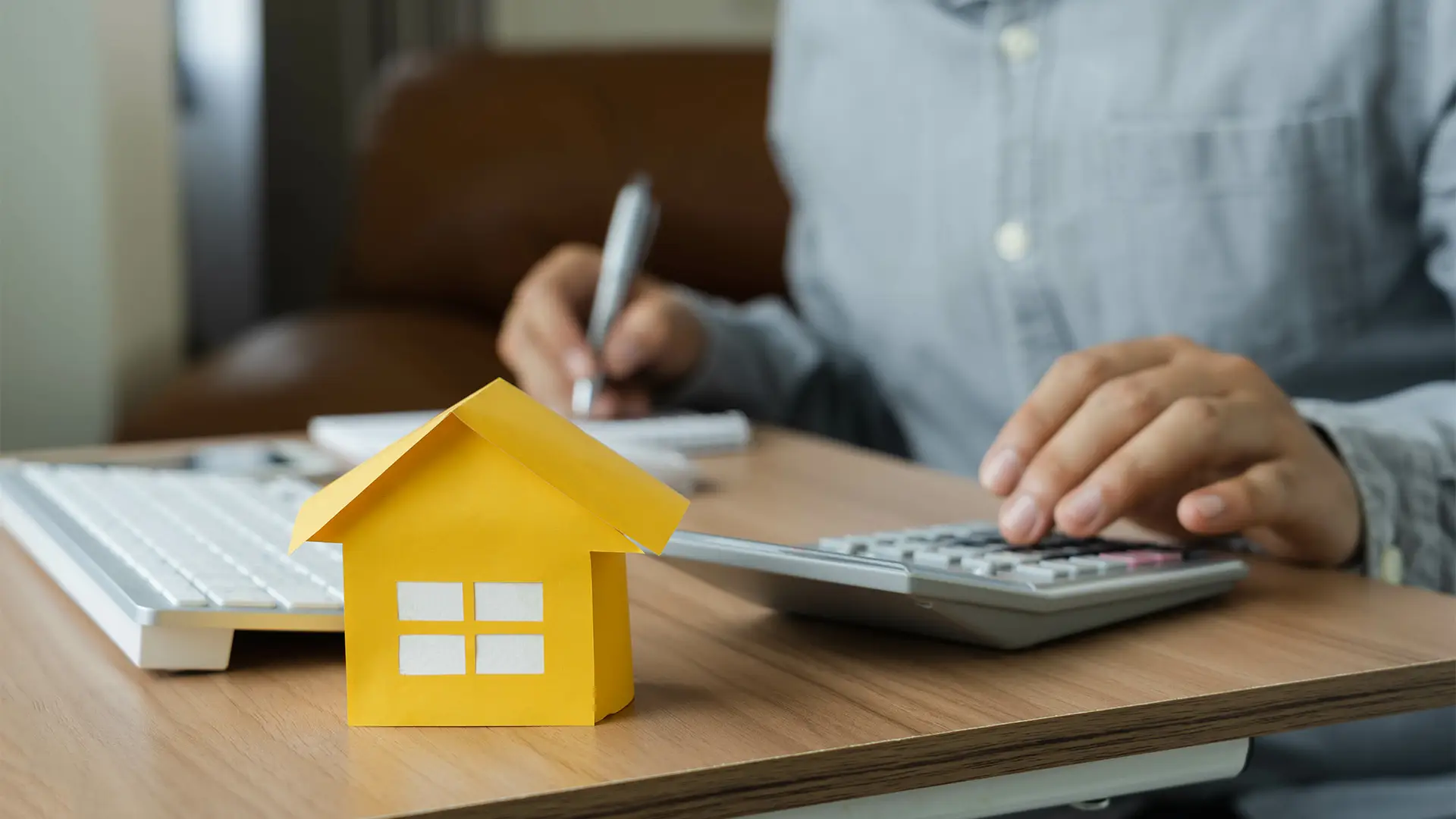 landlord-serving-notice-for-rent-arrears