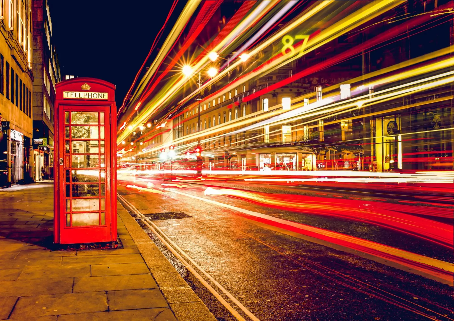 london-telephone-booth-long-exposure-lights-6618-scaled-1