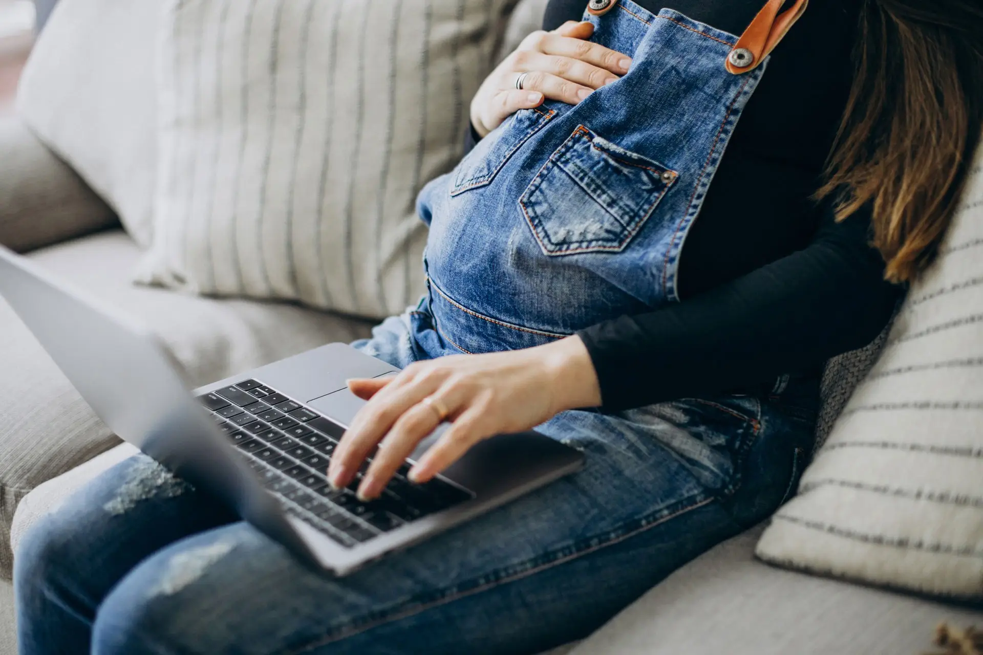 pregnant-woman-using-computer-at-home
