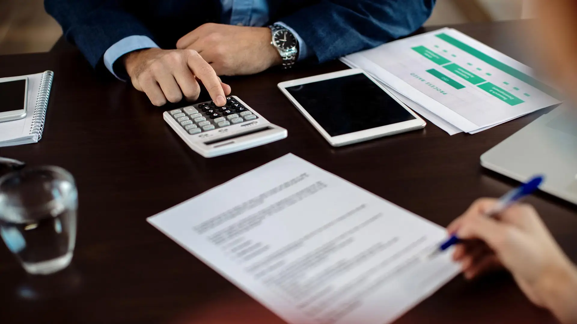 real-estate-agent-calculator-client-signing-contract