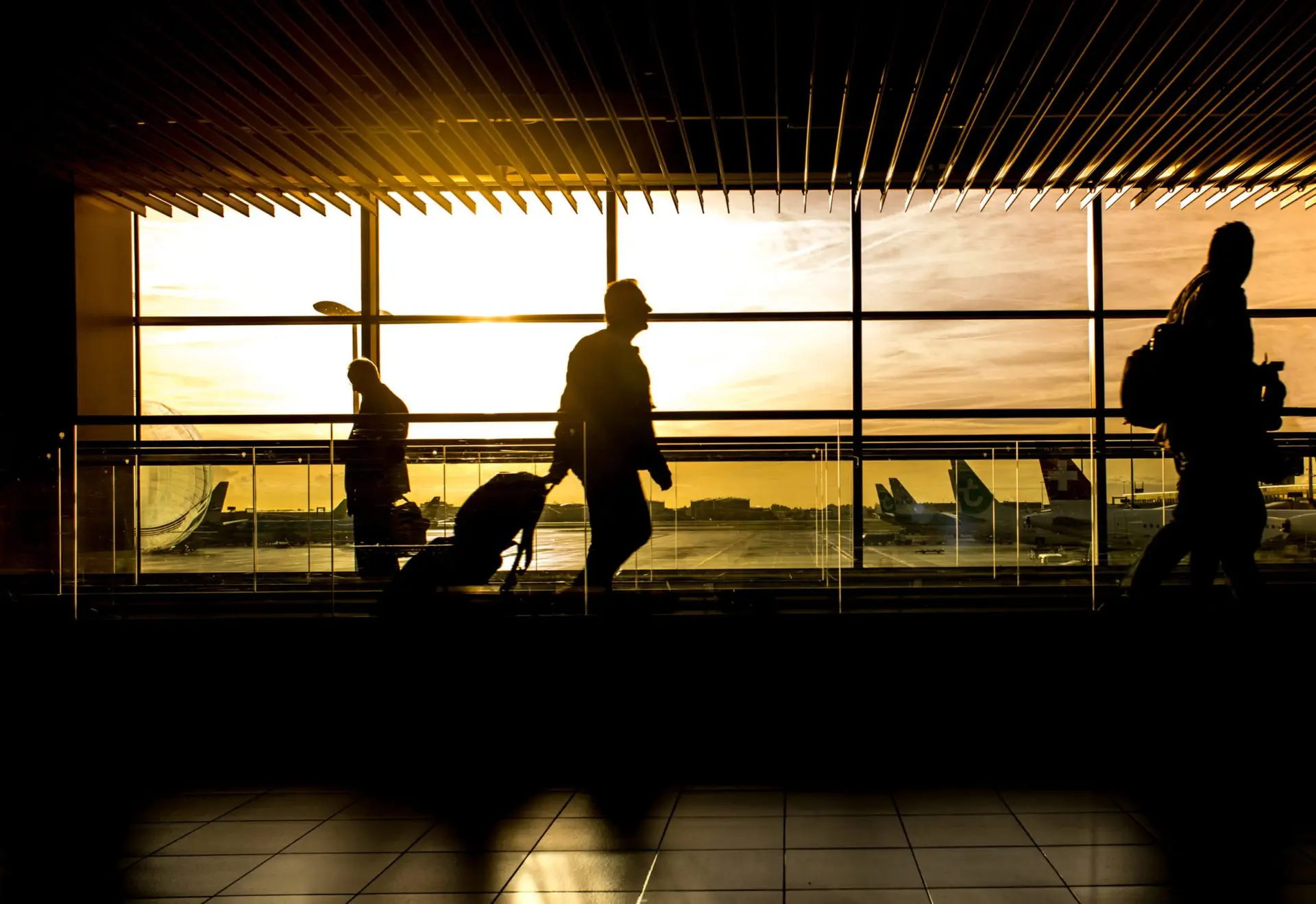 silhouette-of-person-in-airport-227690-scaled-1