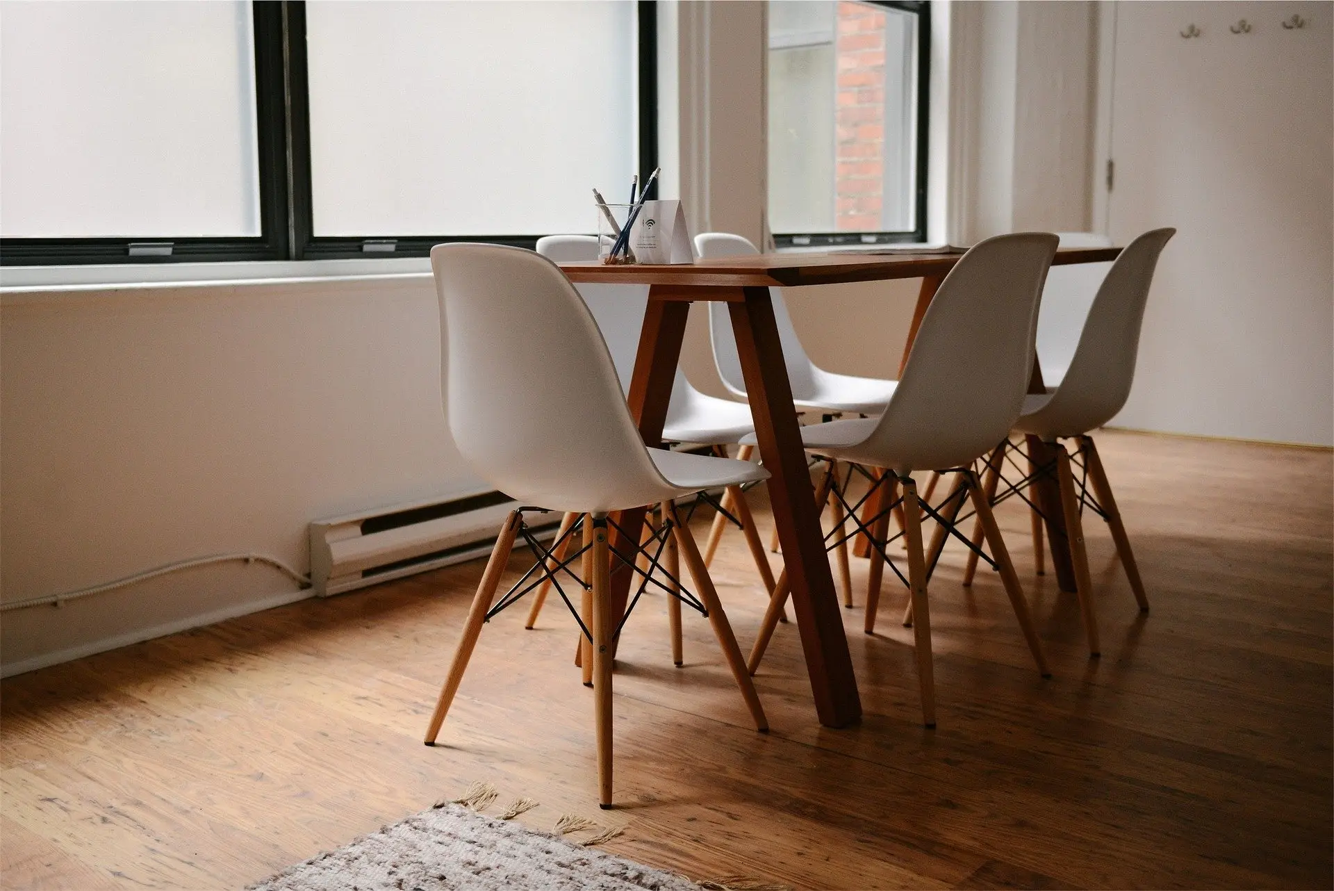 table-629772_1920